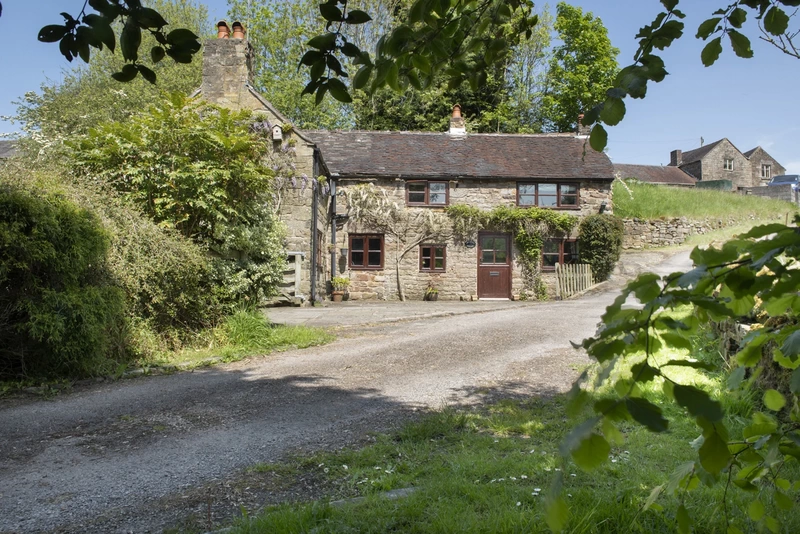 Front shot of old Derbyshire cottage