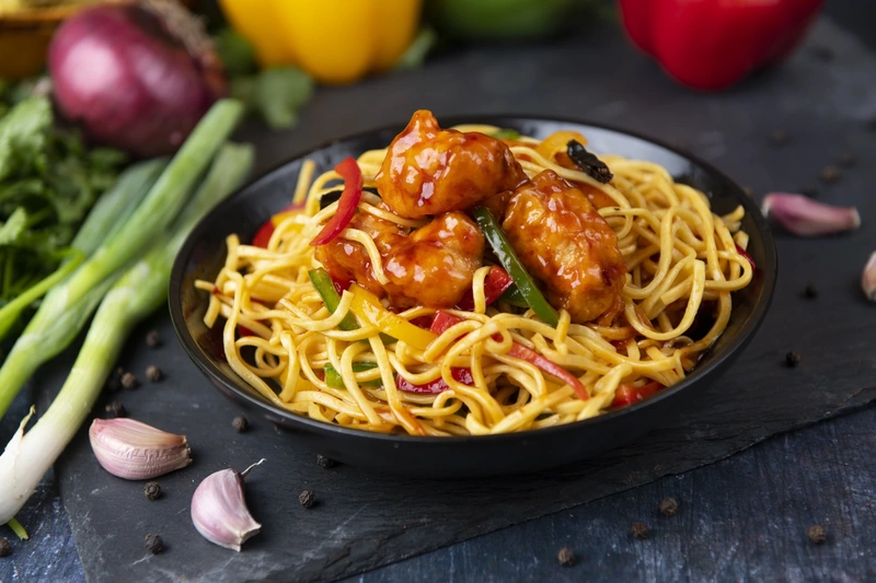 Bowl of noodles with chicken and peppers